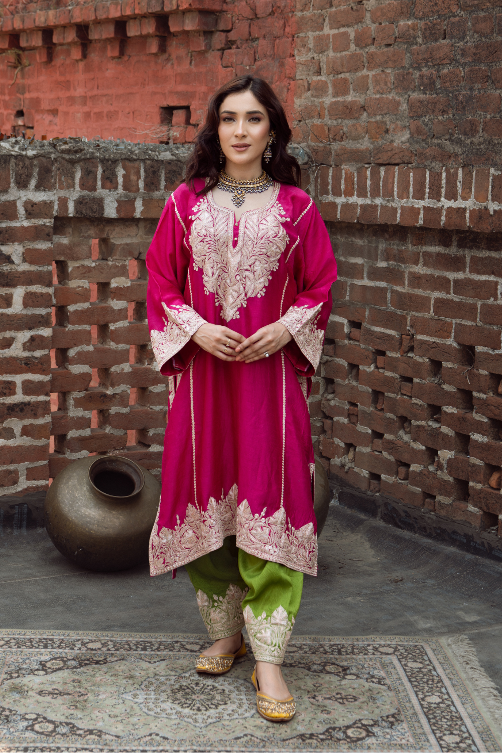 PINK EMBROIDERED TRADITIONAL KASHMIRI PHIRAN