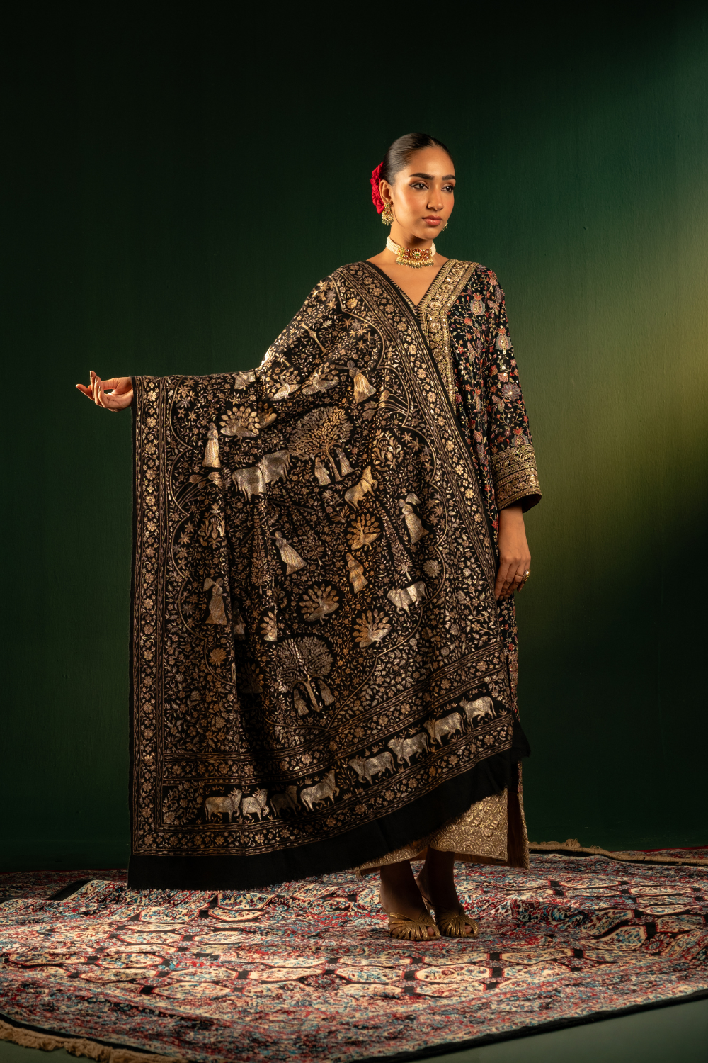 MAJESTIC BLACK SHAWL