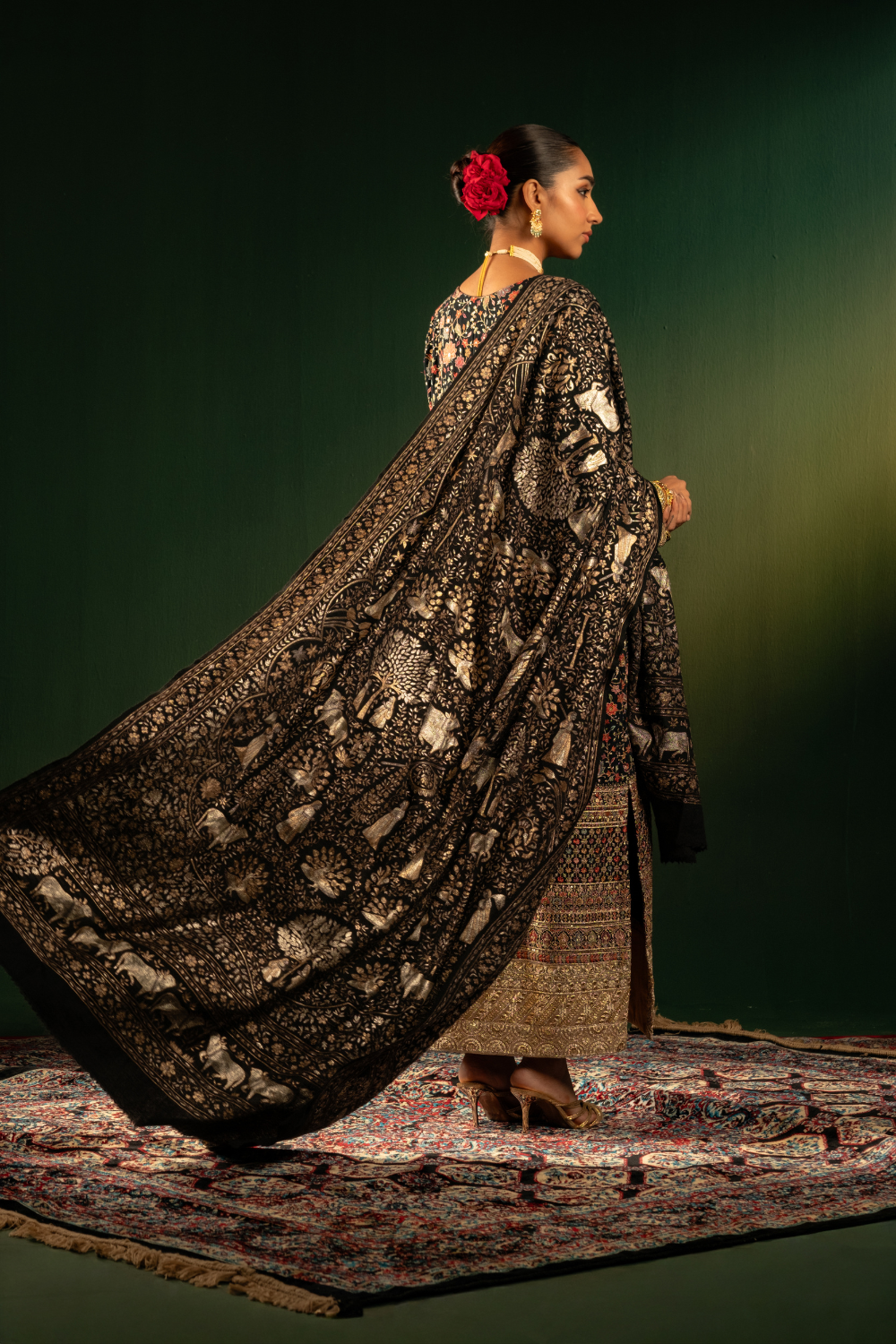 MAJESTIC BLACK SHAWL
