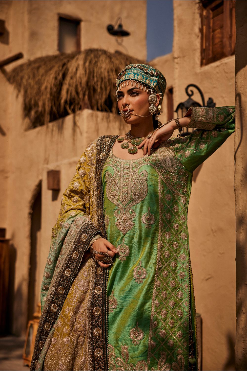 SAINA GHARARA SET WITH ORHNI