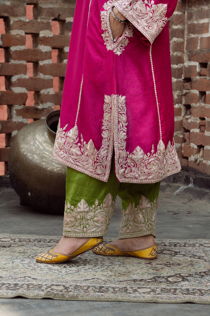 PINK EMBROIDERED TRADITIONAL KASHMIRI PHIRAN