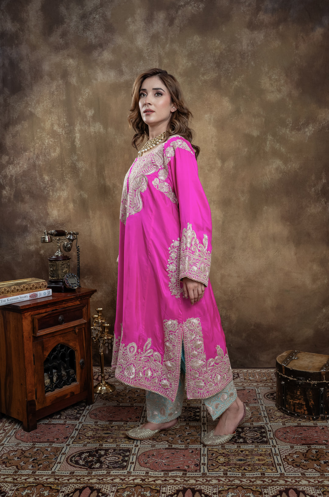 HOT PINK PHIRAN