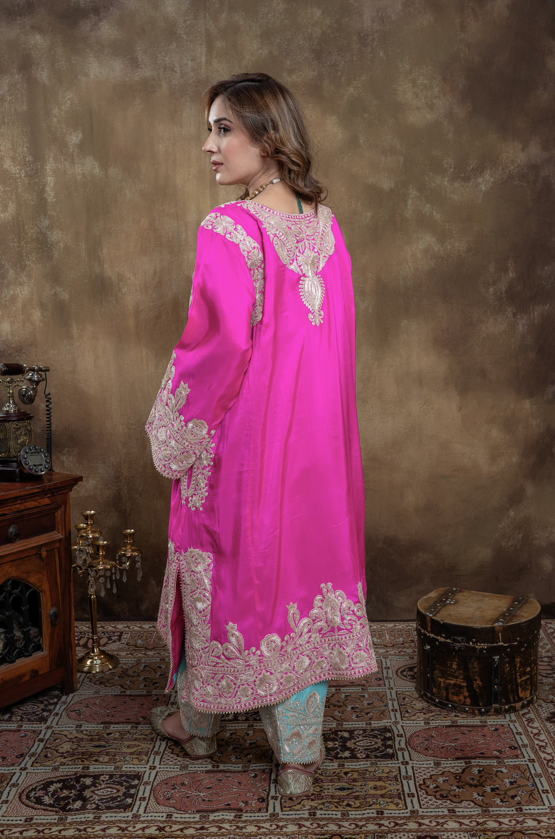 HOT PINK PHIRAN